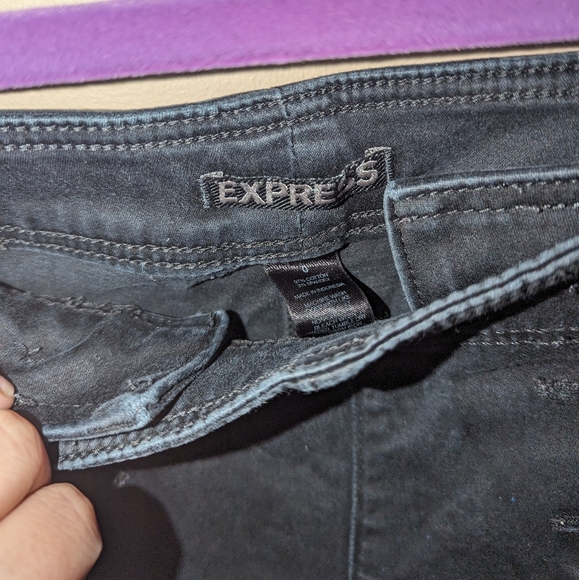 Express Shorts 🔴 - Picture 2 of 4